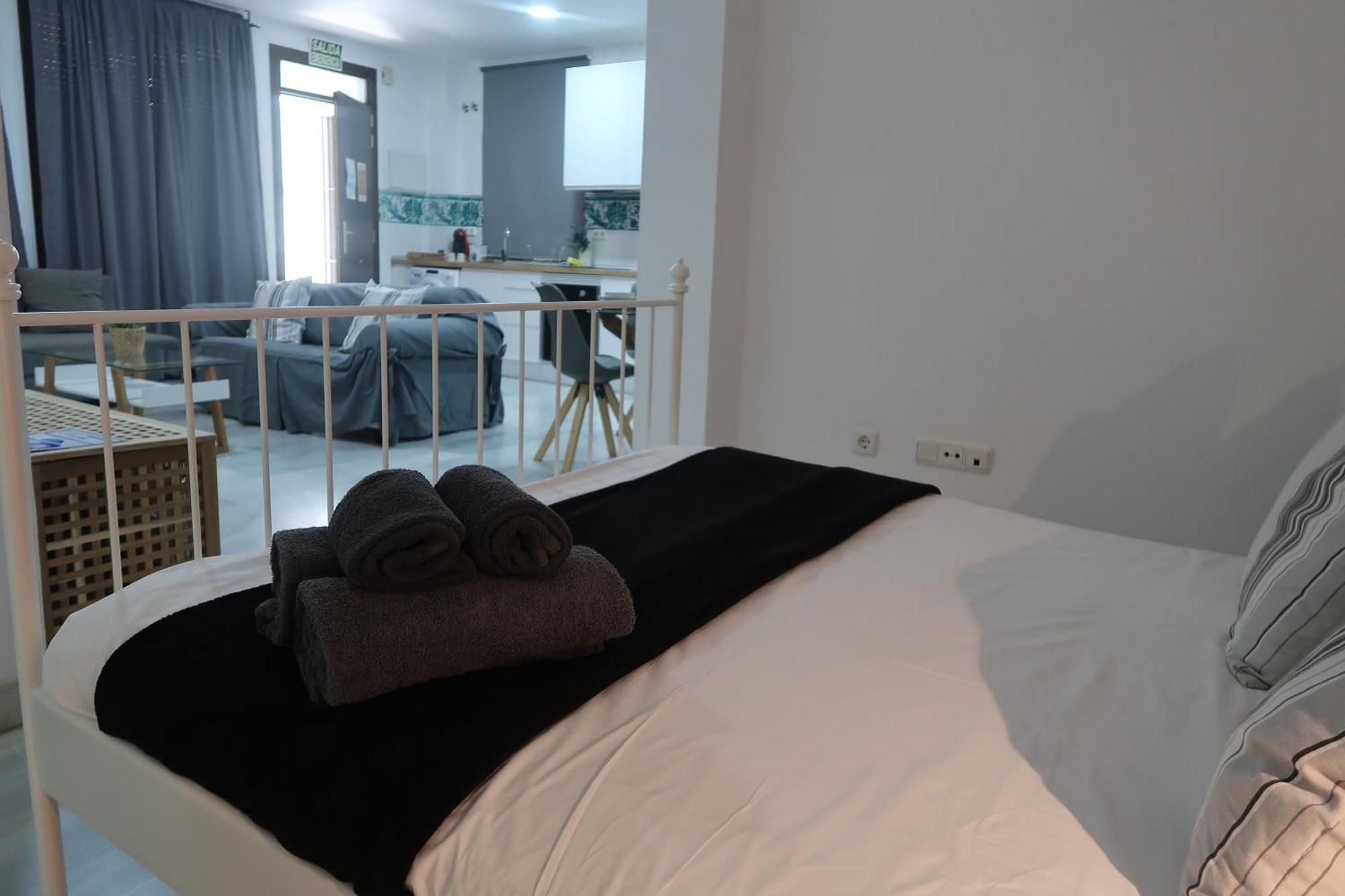 J & E Malaga Center Apartamentos Екстер'єр фото